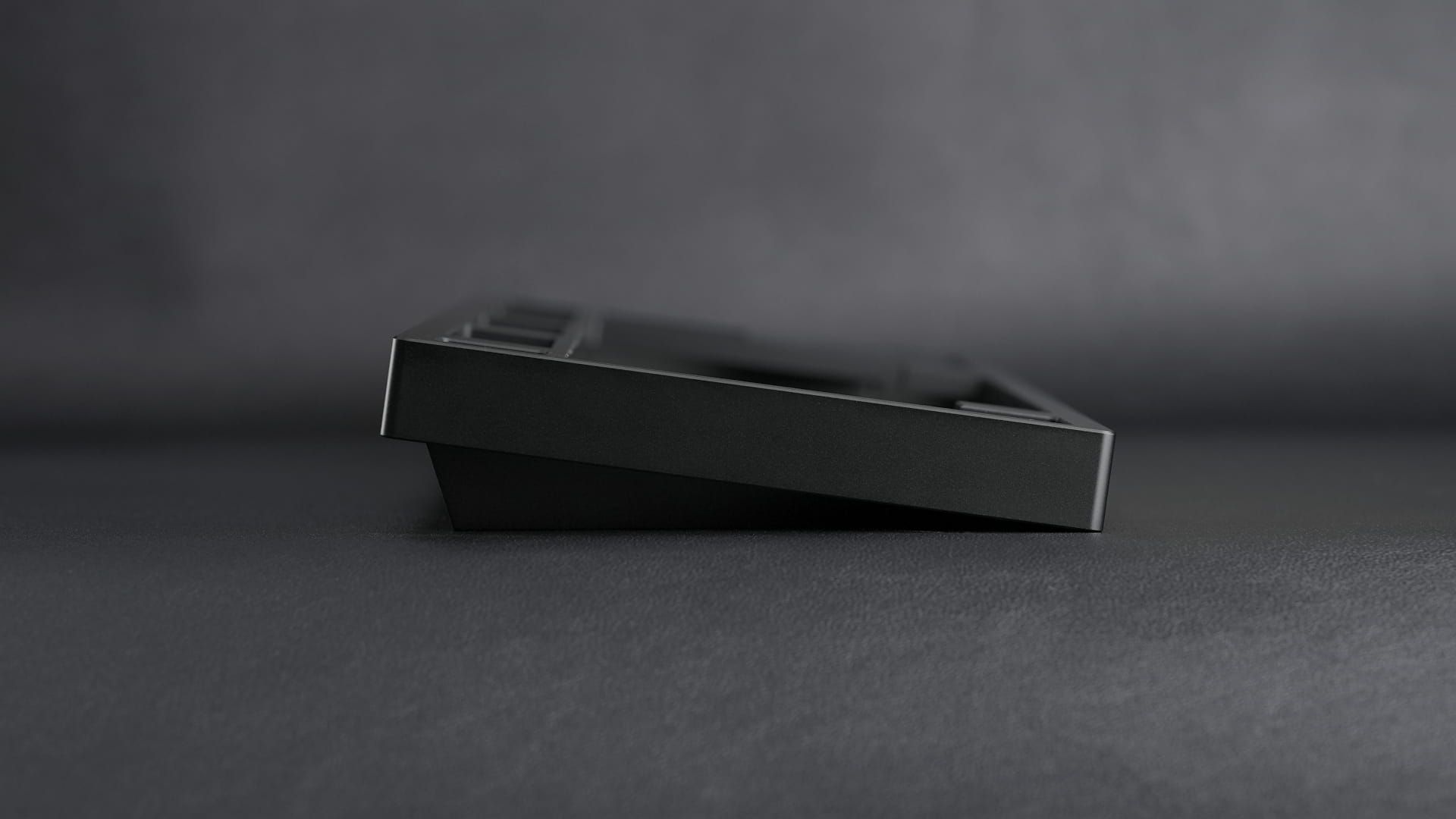 kbd_tkl_angle_side.jpg