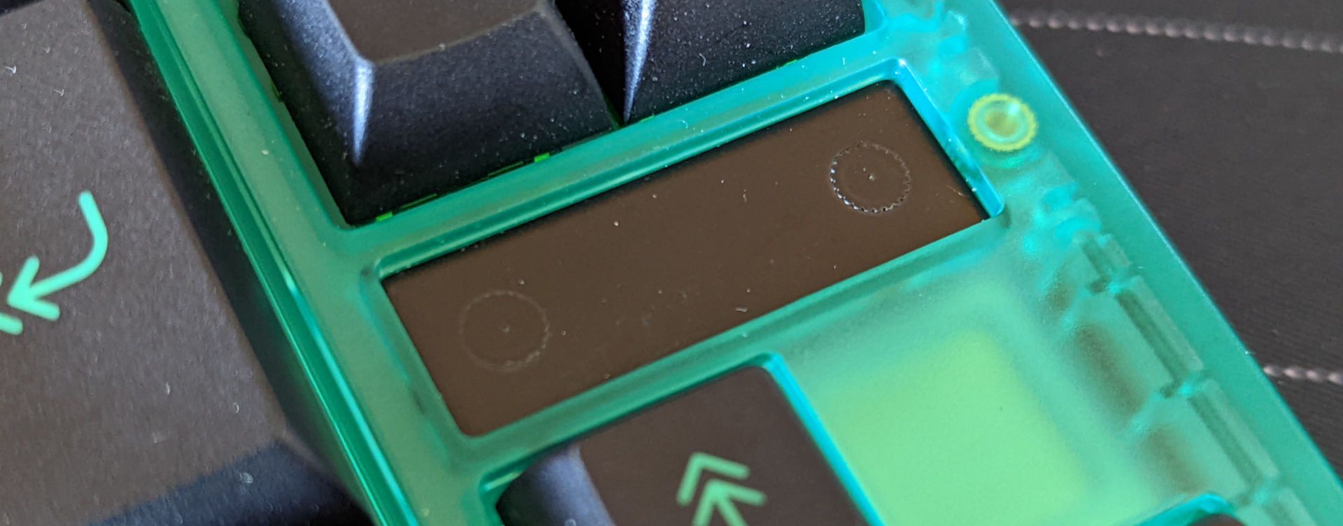 Ikki68 Aurora R1 - Badge Socket
