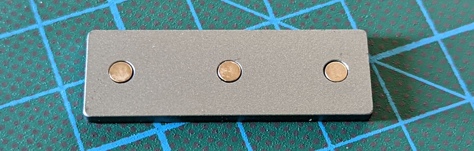 Ikki68 Aurora R1 - Badge Magnets
