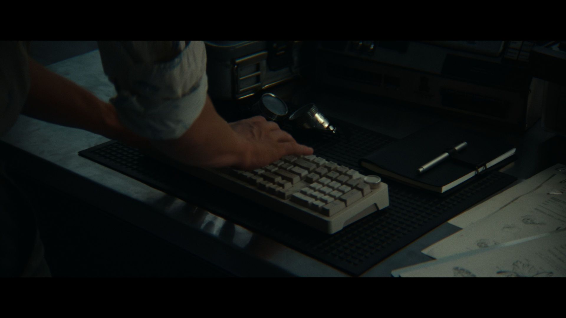 movie_spots_008_alien_earth_04.jpg